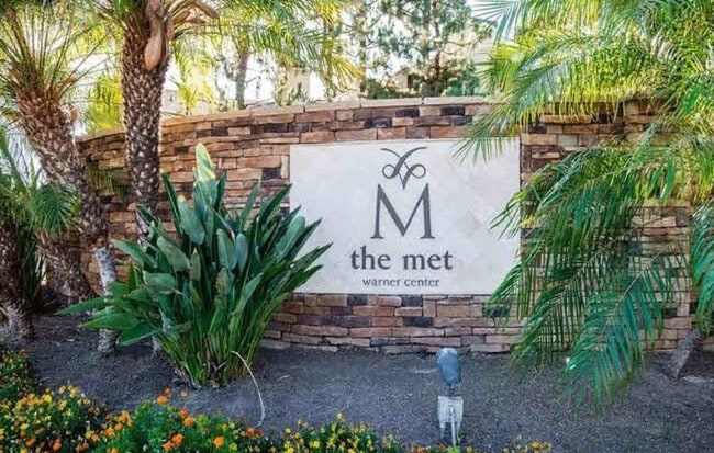 Building Photo - 5550 Owensmouth Ave