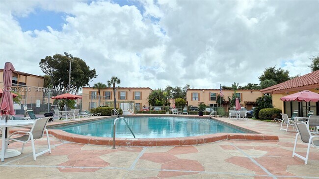 Building Photo - 7100 Fairway Dr