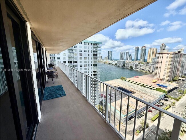 Foto del edificio - 290 174th St St