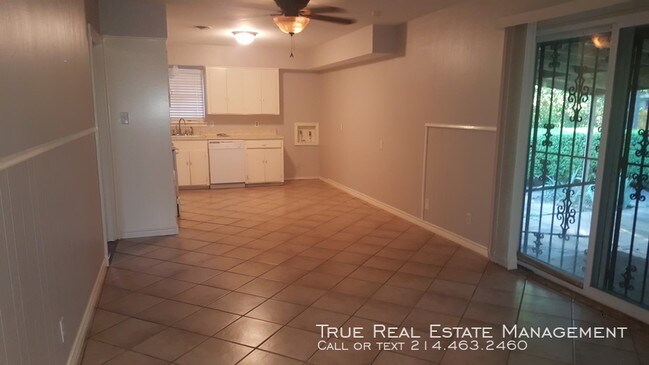 Building Photo - VACANT - READY FOR MOVE IN