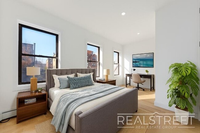 Building Photo - Stunning New 2 BR in Clinton Hill