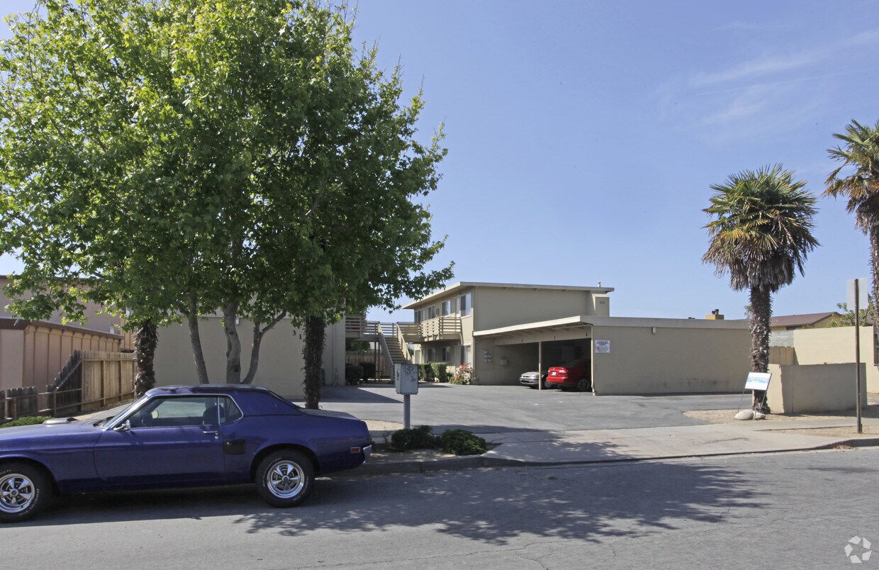 Building Photo - Parkside Manor