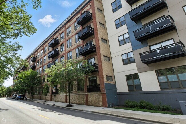Foto del edificio - 1735 W Diversey Pkwy
