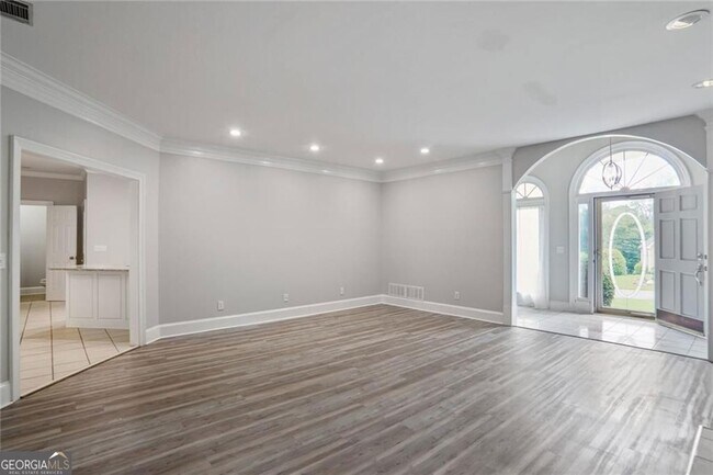 Building Photo - 6310 Chestnut Pkwy