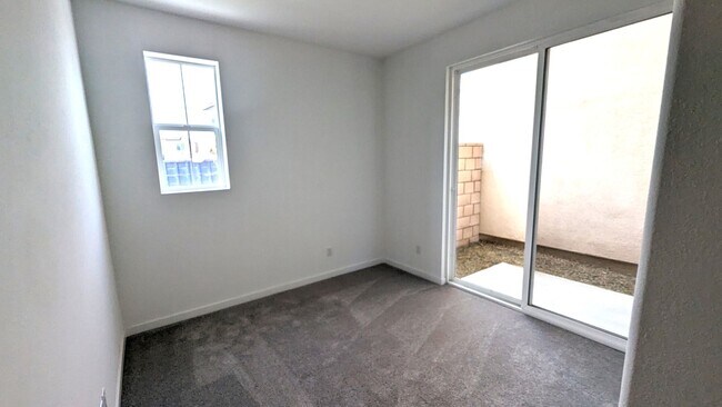 Foto del edificio - 3247 S CANTONA PASEO ONTARIO, 91762  (3 BE...