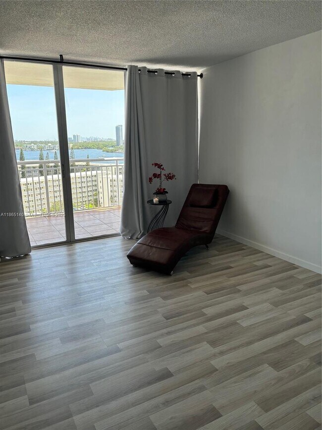 Foto del edificio - 18041 Biscayne Blvd