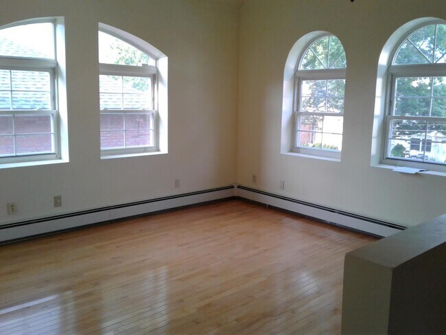 Nice street view and quiet neighbor - 5836 254th St