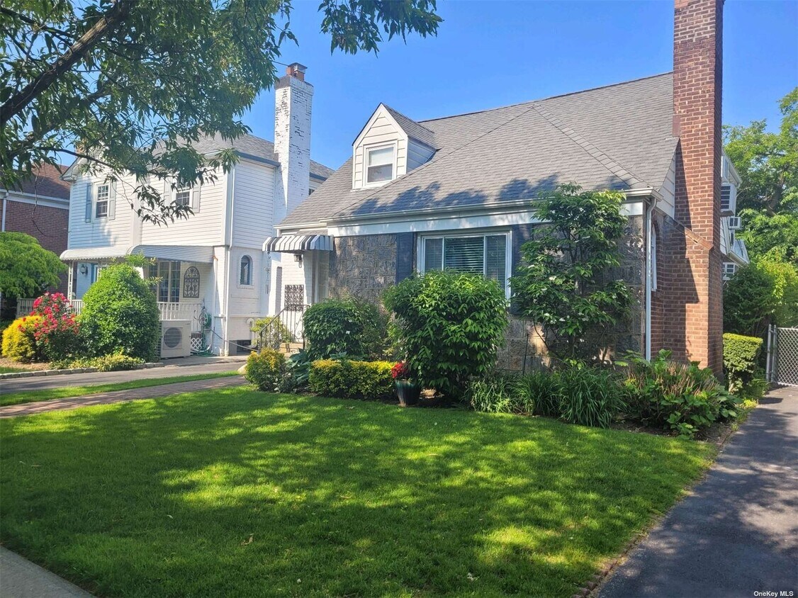 Foto principal - 75-35 194th St