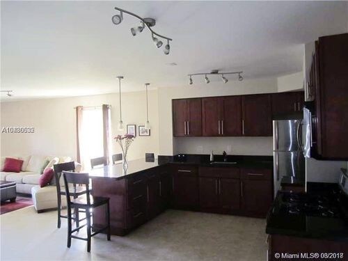 Building Photo - 6886 N Kendall Dr