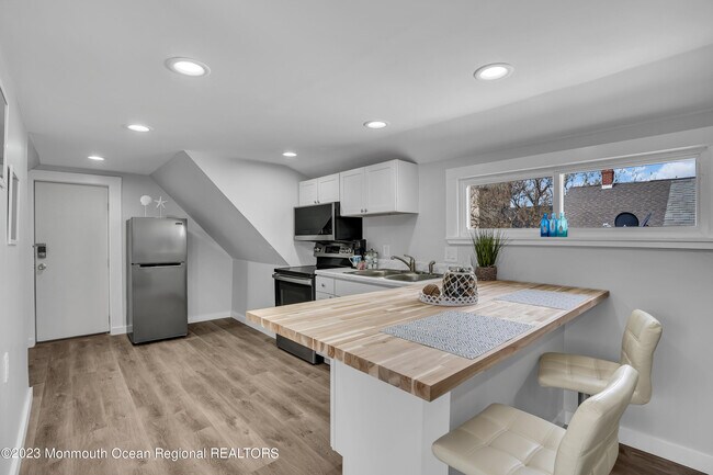 Foto del edificio - 115 Blaine Ave