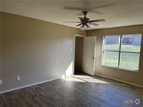 Building Photo - 3606 Lakecrest Dr