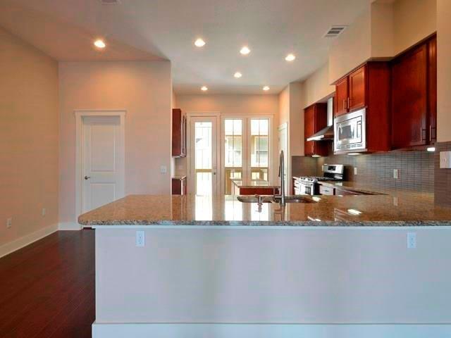 Foto del edificio - 2520 Bluebonnet Ln