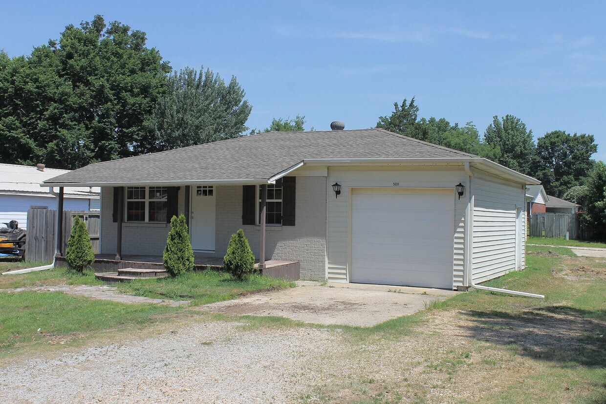 Primary Photo - 5601 Gene St