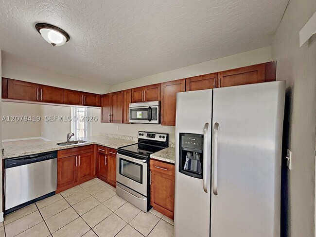 Foto del edificio - 9785 SW 222nd St