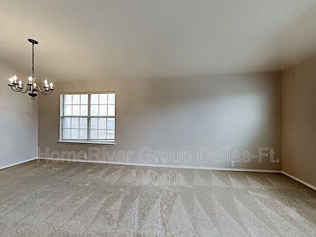 Foto del edificio - 8544 Orleans Ln
