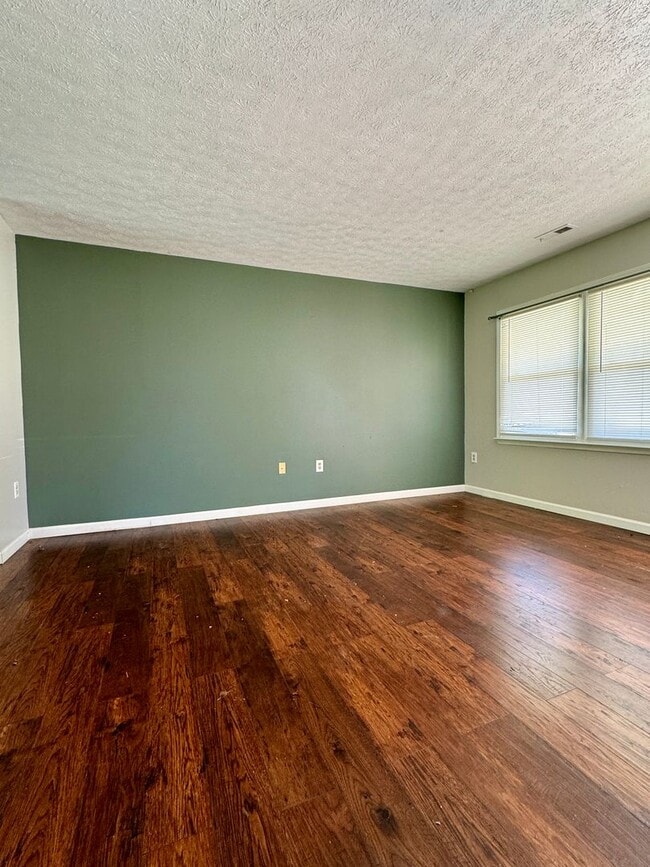 Building Photo - Spacious Duplex with Private Yard & Garage...