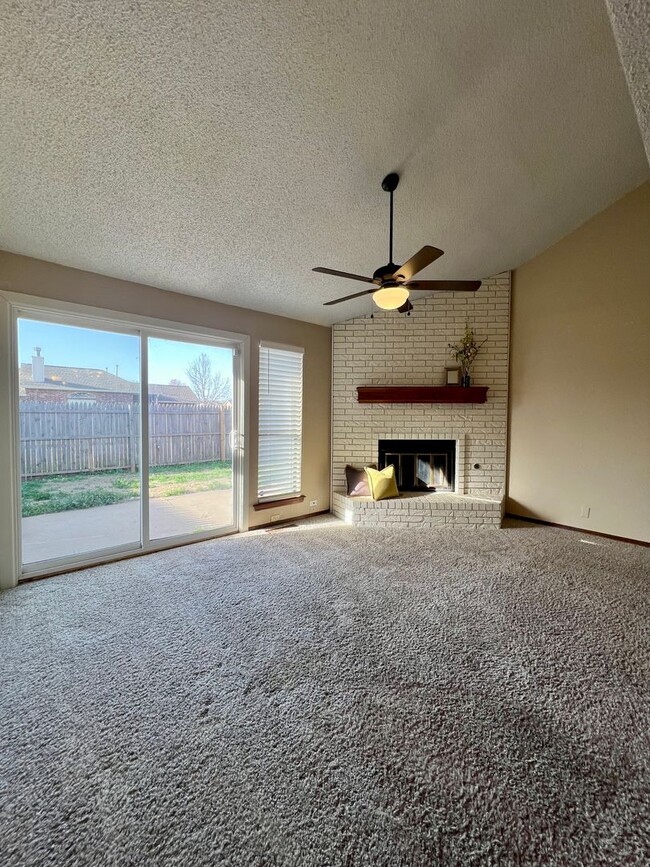 Building Photo - Cozy Rental in NW OKC!