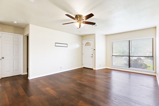 Foto del edificio - 4907 Dare Ln