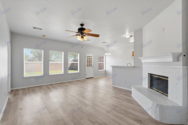 Foto del edificio - 412 Pin Oak Ln
