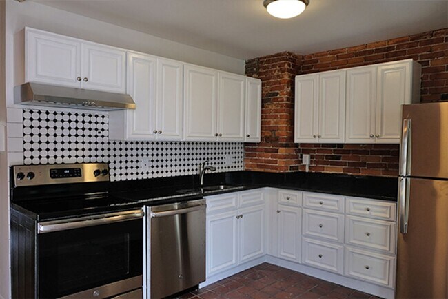 Building Photo - 164 Broodway
