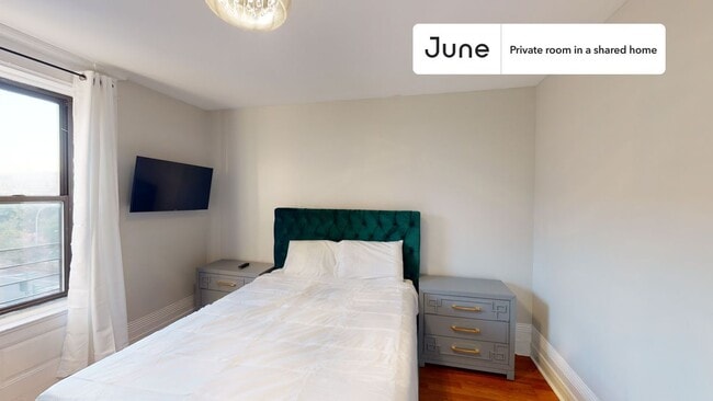 Building Photo - Room in Shared 4 bed/1 bath home