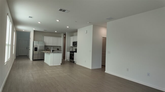 Foto del edificio - 15026 English Rose Rd