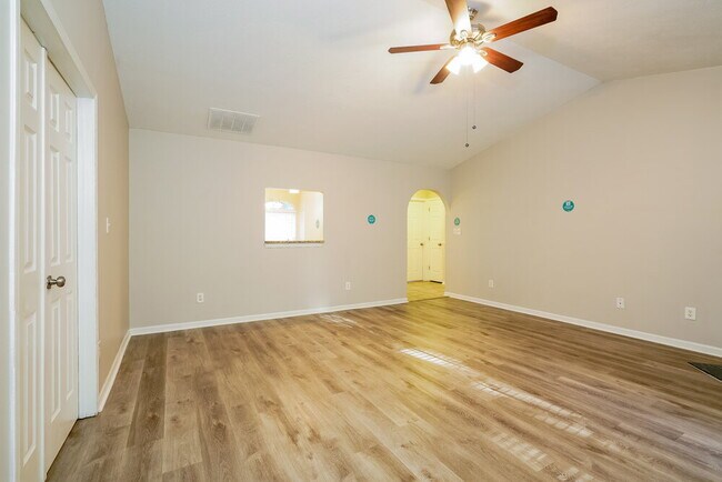Foto del edificio - 535 Cahill Ln