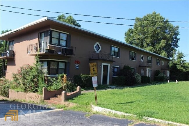 Building Photo - 815 S Cobb Dr