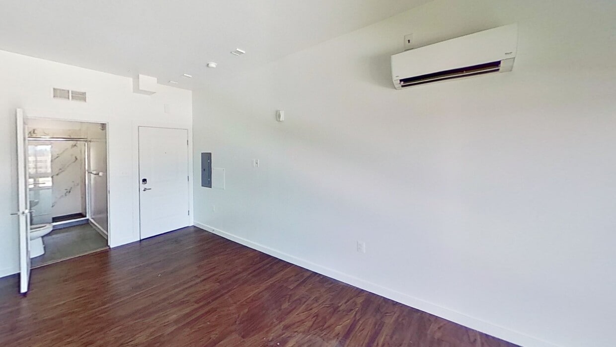 Photo - 824 N Calvert St Apartments
