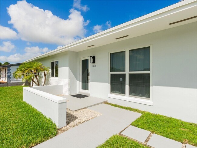 Building Photo - 14414 SW 105th Ct