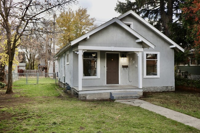 Building Photo - 728 E Ermina Ave