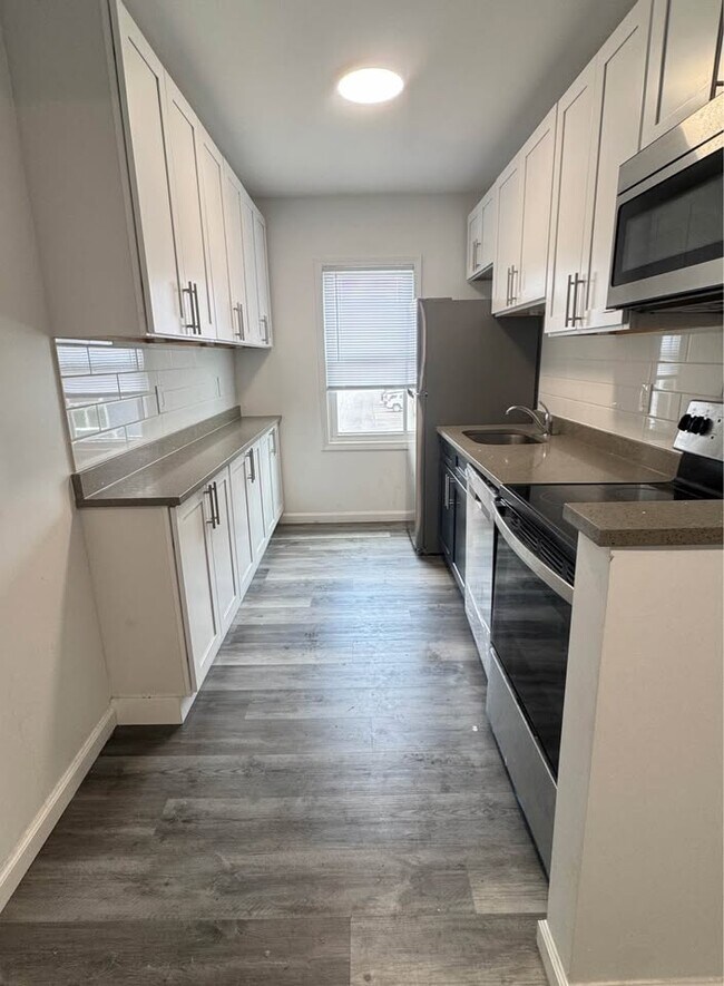 Building Photo - Bradley Hills