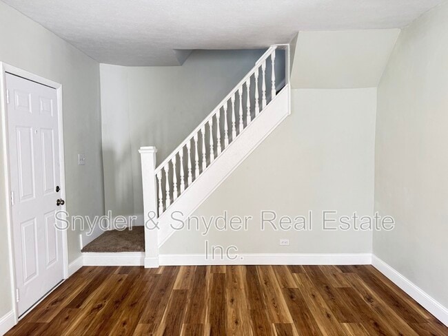 Building Photo - 143 Gale St