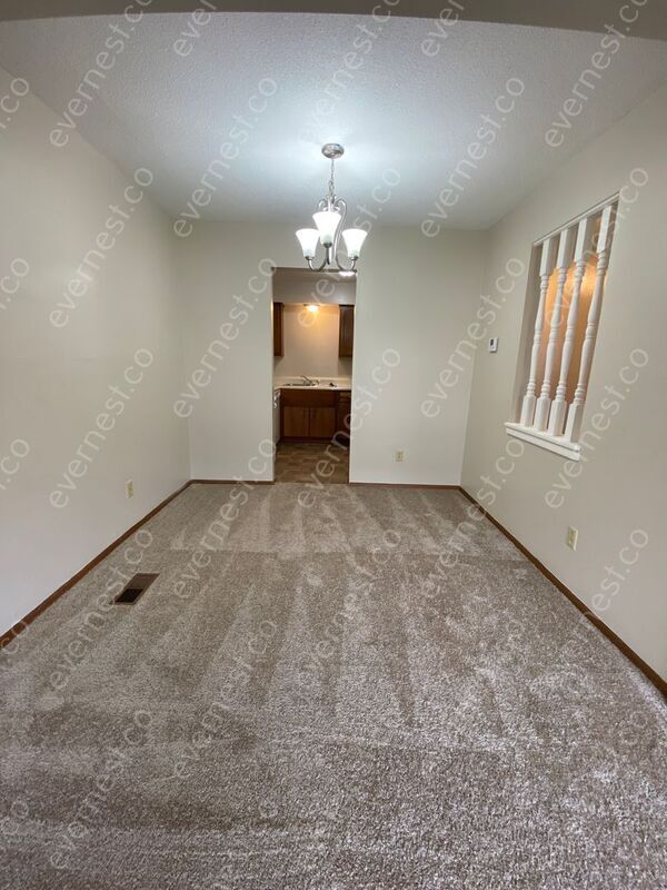 Building Photo - 90 Stornoway Dr W