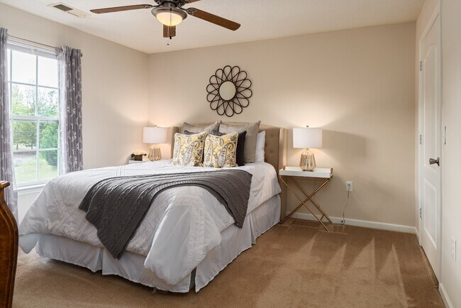 Foto del edificio - Available Now 2 Bedroom 2 Bath $1,299/mo - $0-Deposit