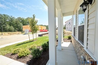 Building Photo - 240 Greenpark Rd