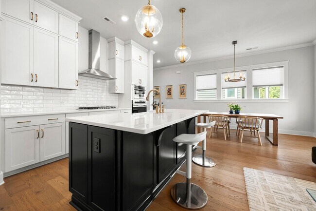 Foto del edificio - 2506 Lola Ave