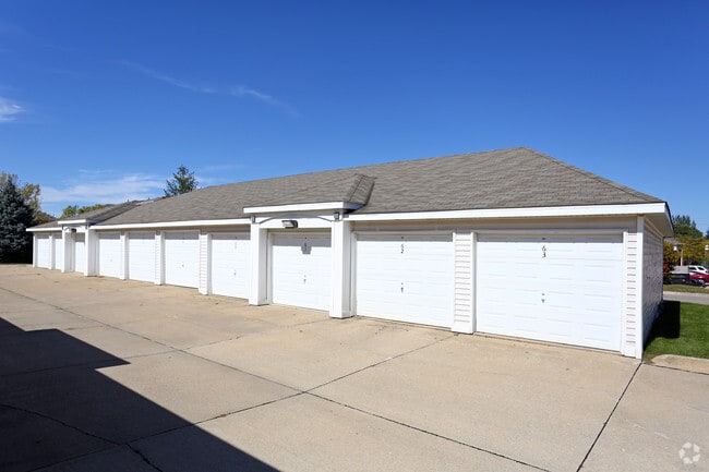 Resident Garages - Polo Club