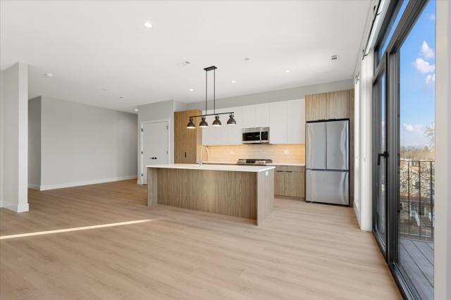 Foto del edificio - 3 bedroom in Chicago IL 60618
