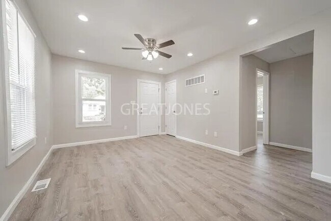 Foto del edificio - 812 N Elm Ave