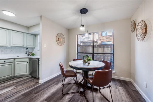 Foto del edificio - 2100 Rainbow Dr