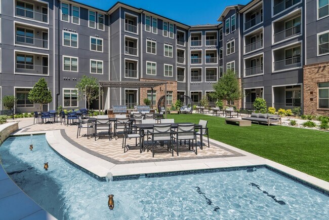 Building Photo - 3030 Ohio Dr