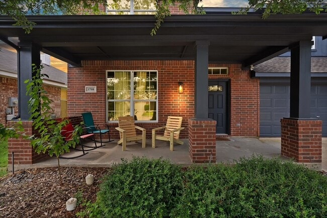 Photo - 1708 Kittyhawk Dr House