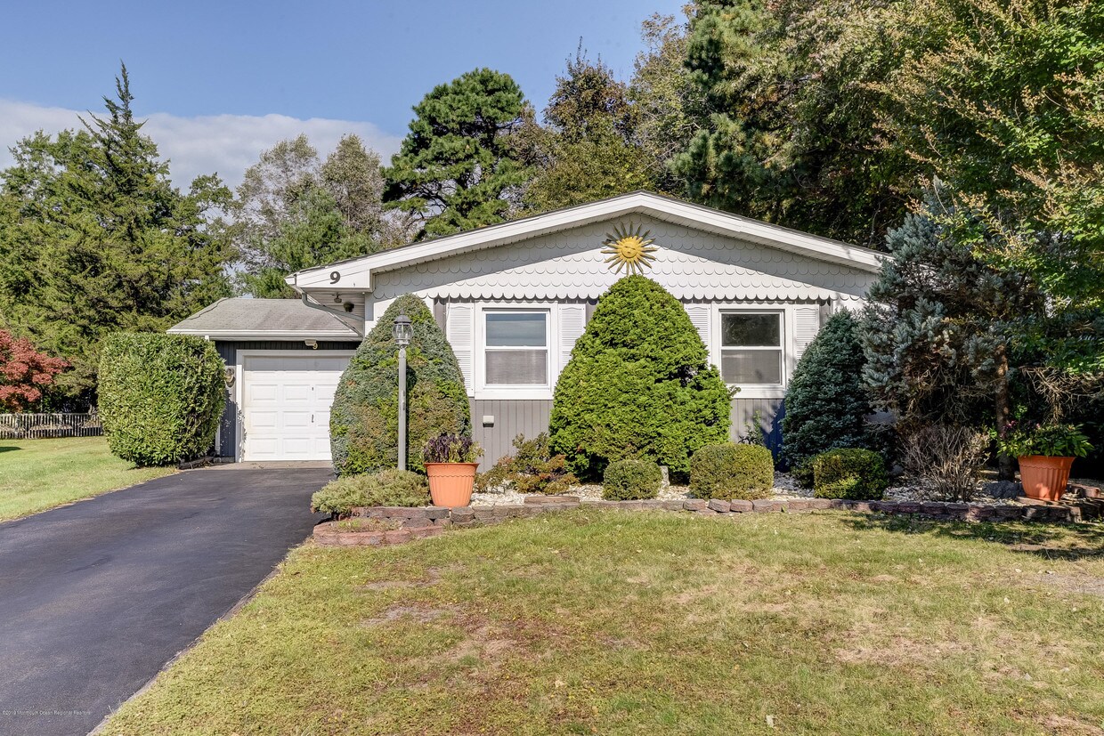 Primary Photo - 9 Addison Ct