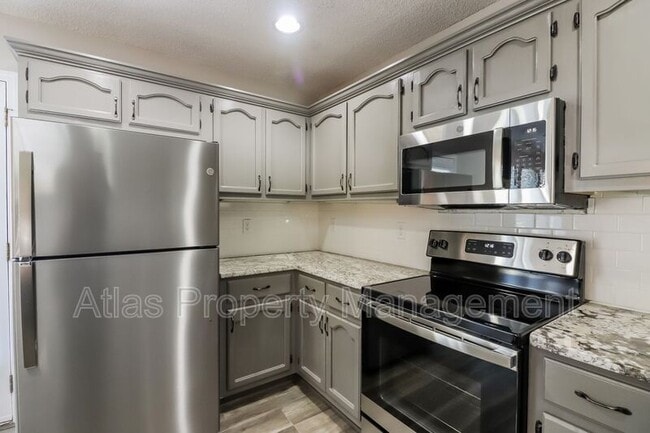 Building Photo - 603 Meadow Ln
