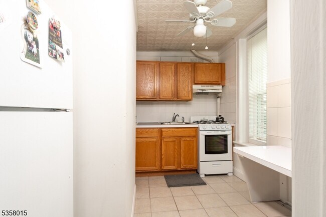 Foto del edificio - 389 Bloomfield Ave