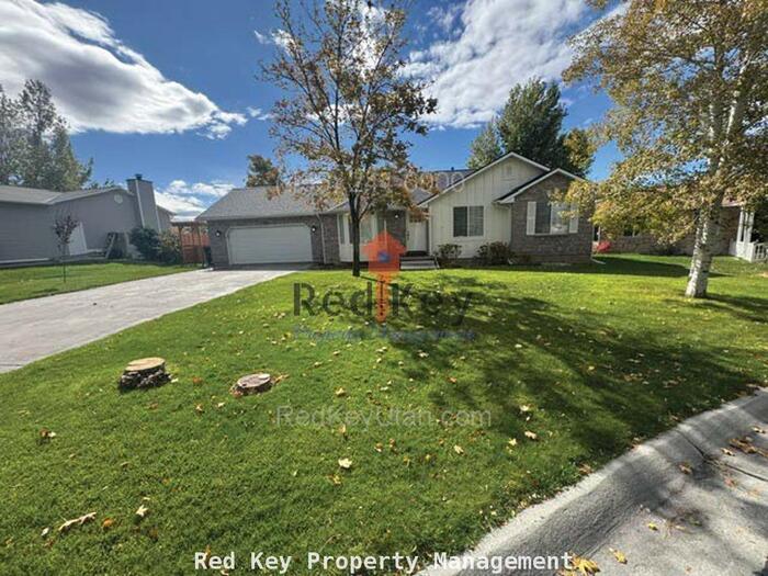 Foto principal - 176 Country Club Dr