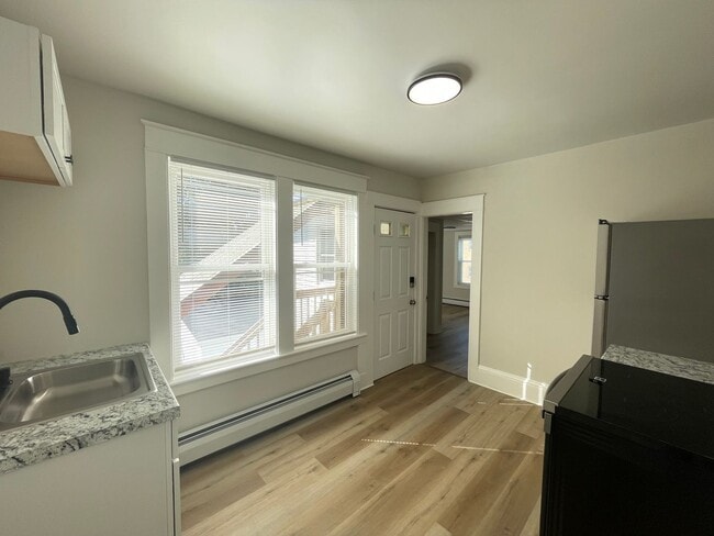 Building Photo - 55 Henriette St