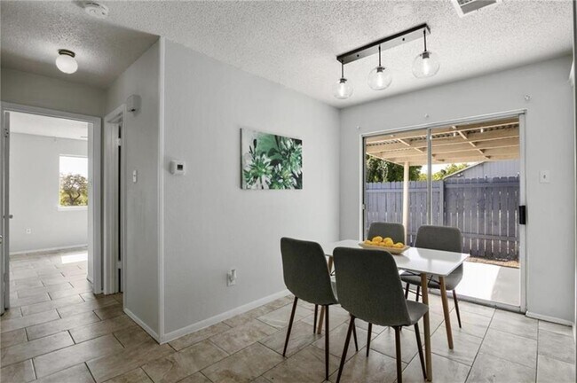 Foto del edificio - 517 Greenlawn Blvd