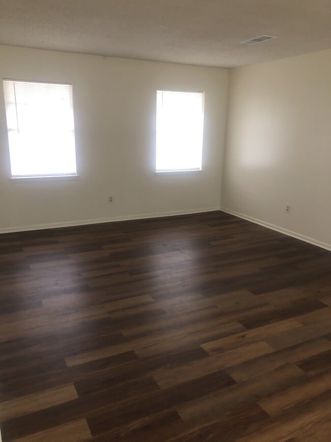 Building Photo - Belle Vue Villa Apartments